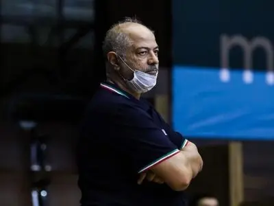 حاتمی: بازیکنان ایرانی نمی‌توانند موبایل را از خود دور کنند