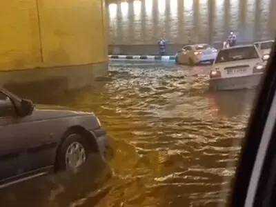 آبگرفتگی شدید در زیرگذر وکیل آباد مشهد + فیلم