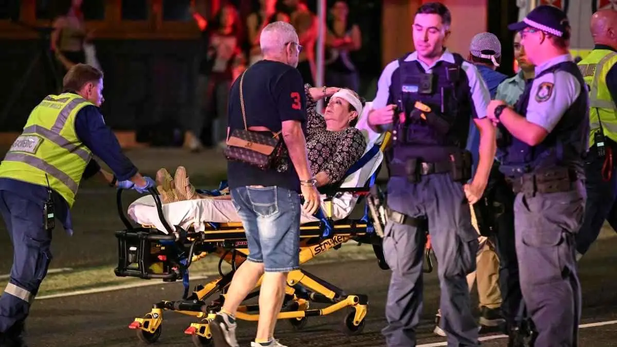 10 قتلى في احتفال يهودي.. ماذا يجري في شاطئ بوندي الأسترالي؟