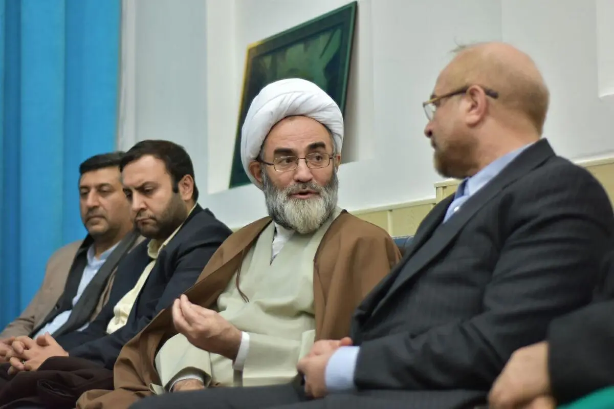 دشمن به دنبال یارگیری از بین تاثیرگذاران جامعه است/ باید از نفوذی‌های دشمن ترسید