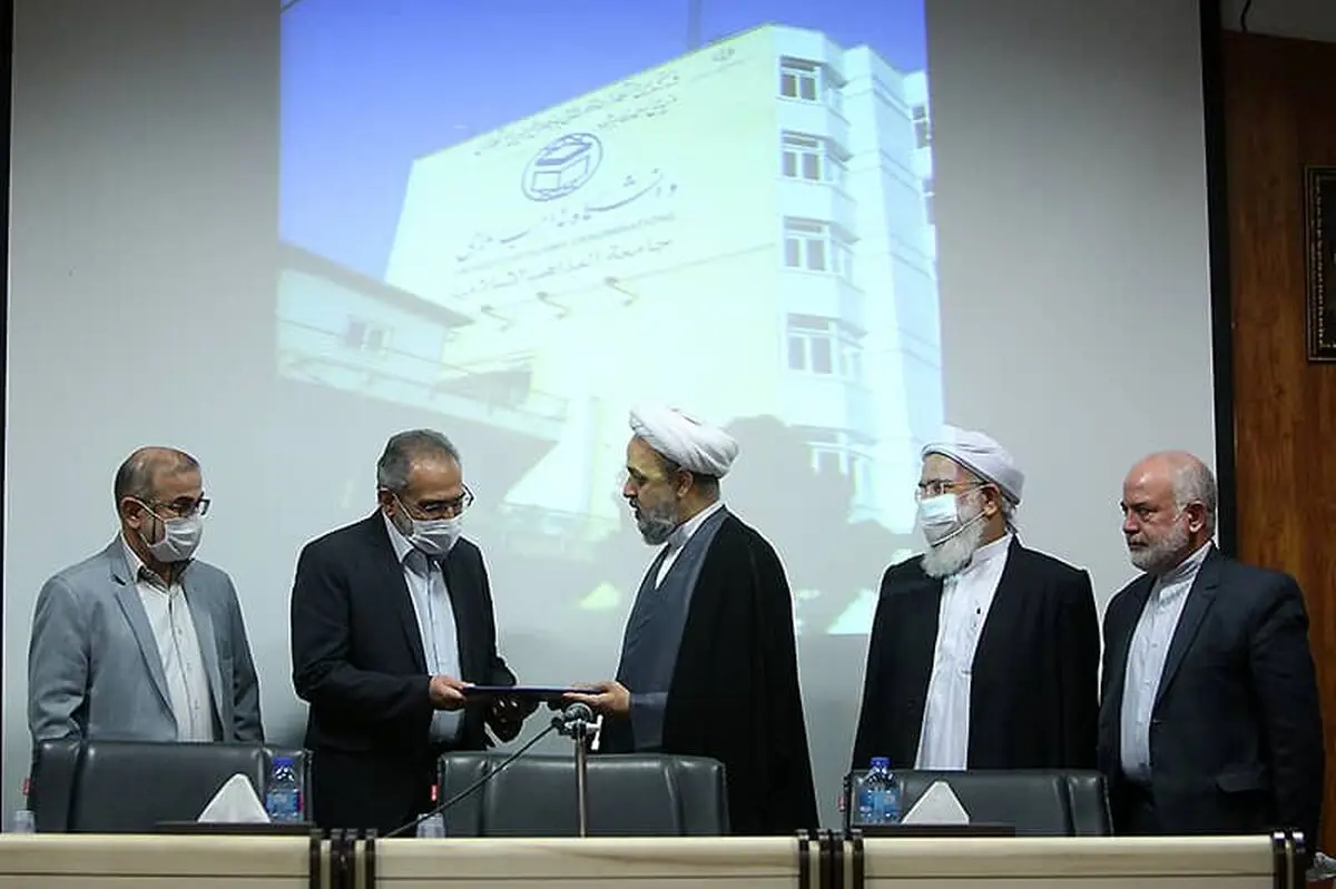 در دانشگاه مذاهب به تربیت نیروهای مقاوم در مقابل استکبار و داعیه‌دار مستضعفان بپردازیم 
