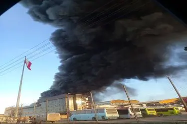 آتش‌سوزی در واحد صنعتی کاله گسترده است/تمام ظرفیت موجود شهرستان برای مهار این آتش‌سوزی پای کار است