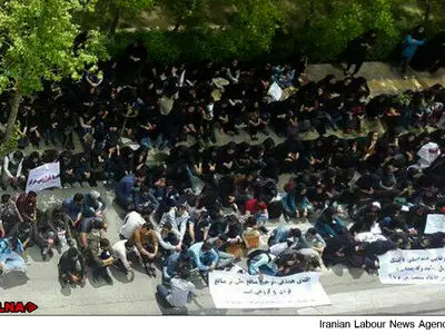 تجمع دانشجویان علوم اقتصادی مقابل وزارت علوم/ منتظر پاسخ قانع‌کننده مسئولان هستیم