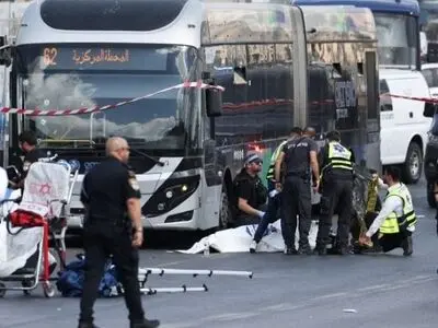 مقتل 6 إسرائيليين في عملية إطلاق نار بالقدس واستشهاد المنفذيْن