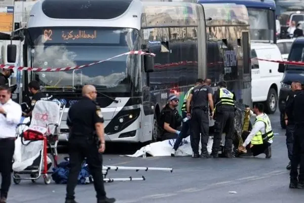 مقتل 6 إسرائيليين في عملية إطلاق نار بالقدس واستشهاد المنفذيْن
