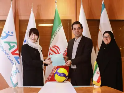 نخستین نشست رئیس فدراسیون والیبال با «لی»