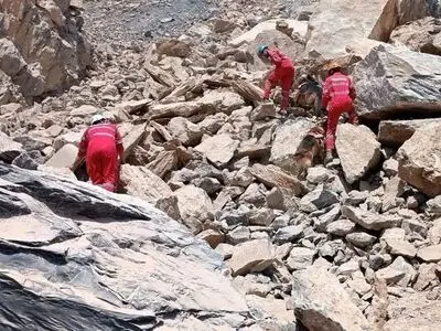 جستجو در معدن شازند ادامه دارد/ احتمال جابجایی اجساد