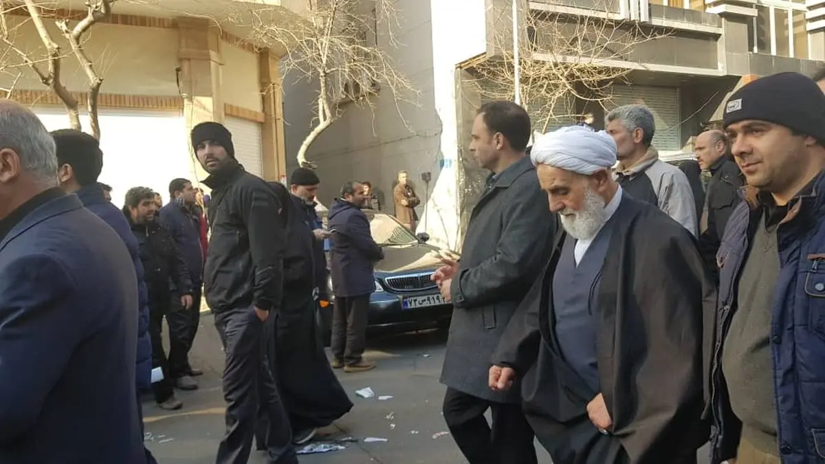 حجت‌الاسلام ناطق نوری در مراسم تشییع پیکر سردار سلیمانی حاضر شد