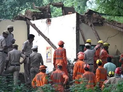 6 killed, 5 injured as structure collapses in Indian capital