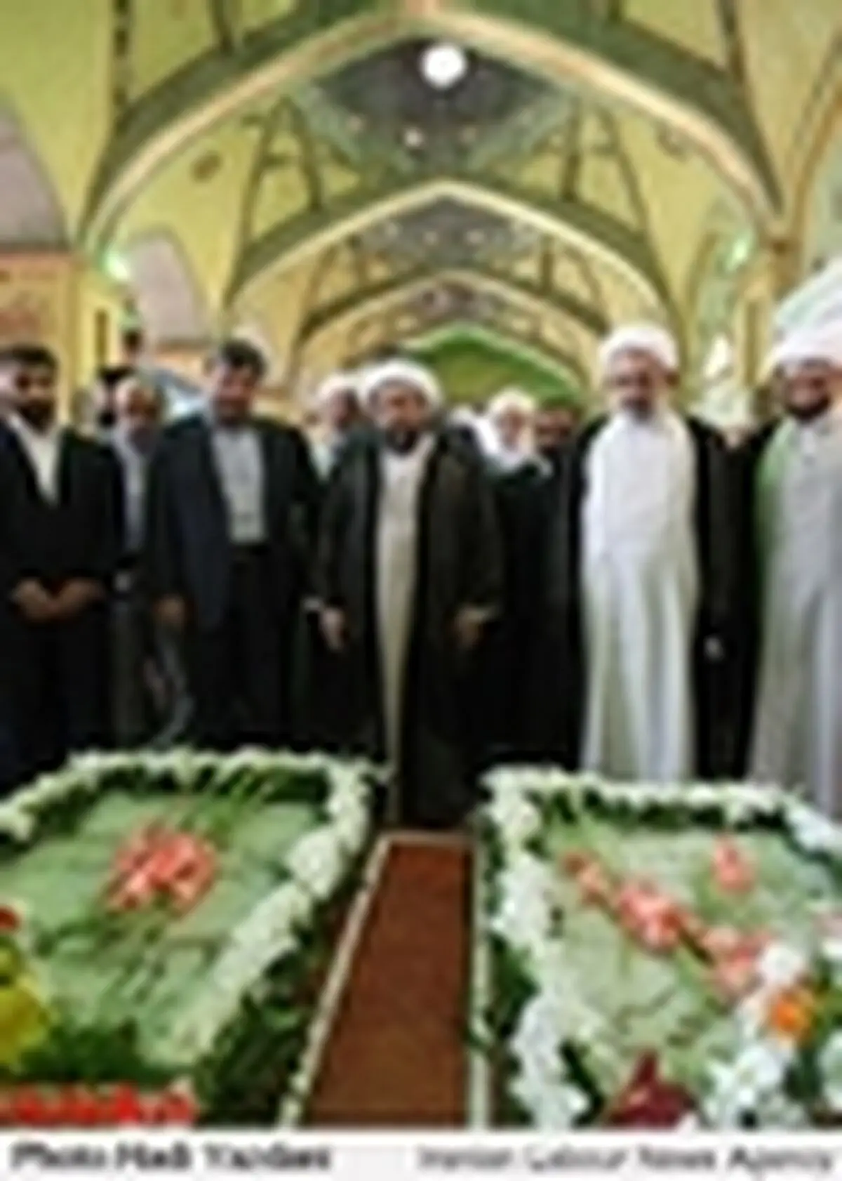 ادای احترام آیت الله آملی لاریجانی و مسوولان عالی قضایی به مقام شهدا