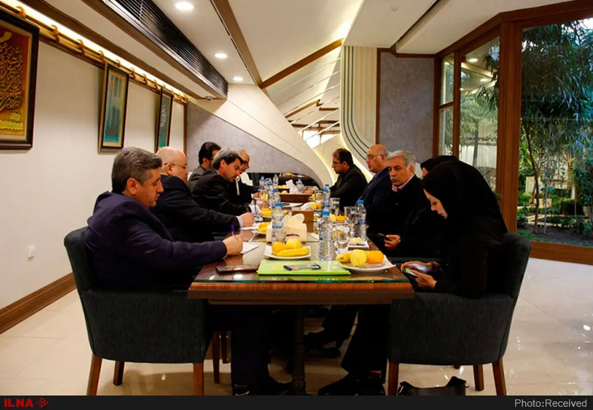 تصمیم‌گیری مدیران برای برج آزادی 