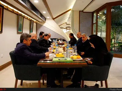 تصمیم‌گیری مدیران برای برج آزادی 