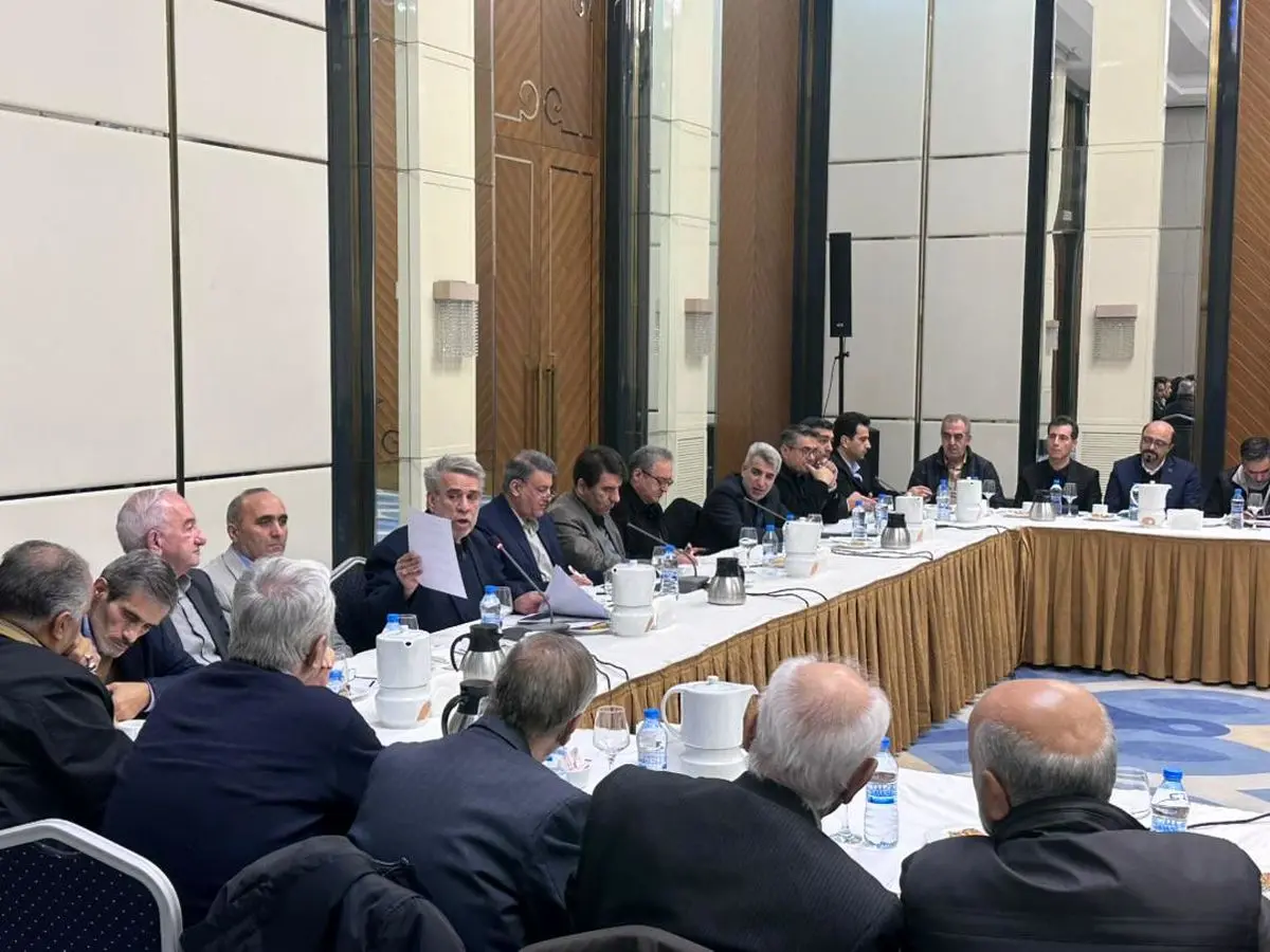 بازنشستگان معطل هزینه‌های درمان/ دولت پاسخگو باشد