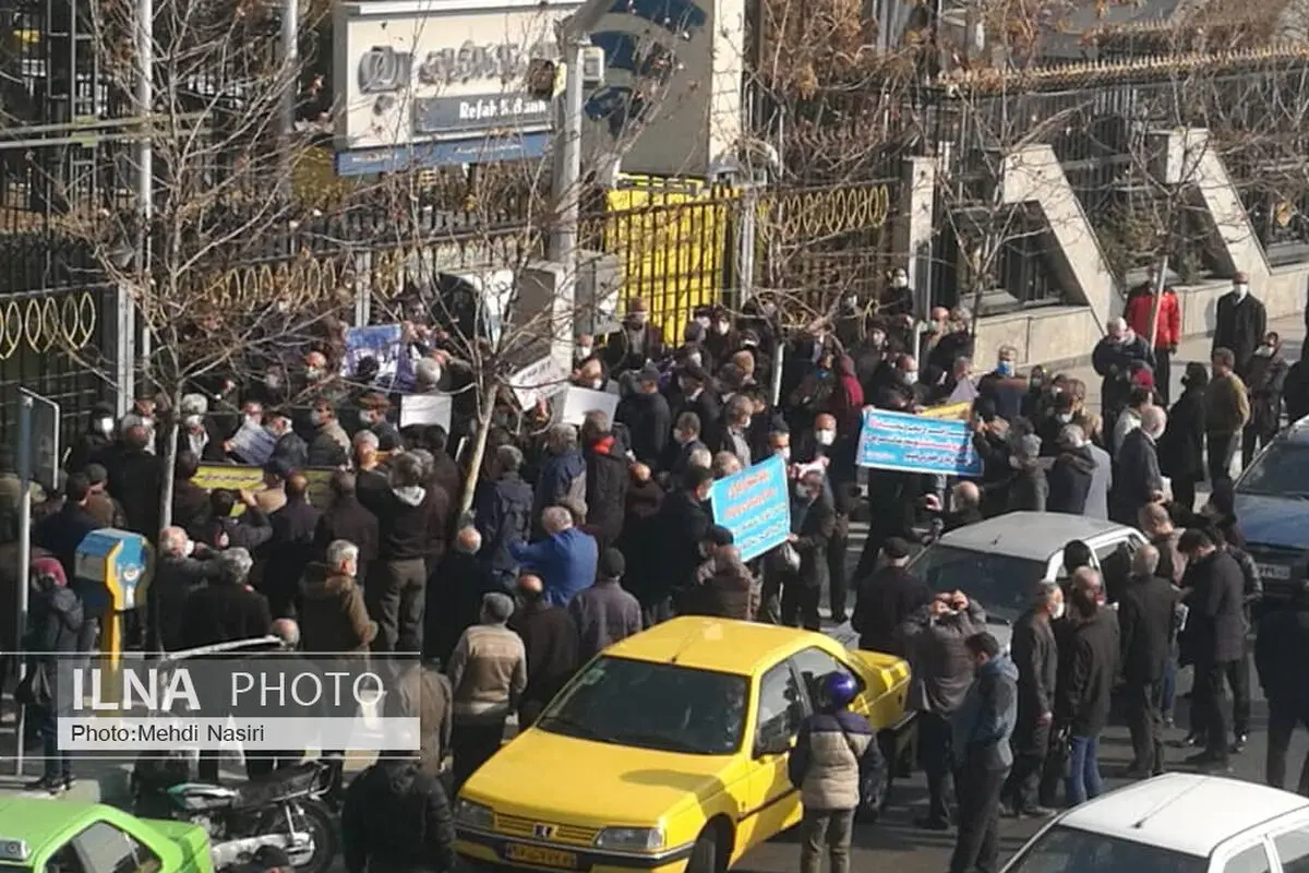 تجمع بازنشستگان کارگری این‌بار مقابل تامین اجتماعی/ مستمری‌ها را به خط فقر برسانید، درمان رایگان حق ماست