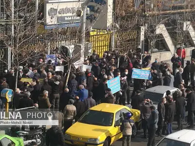 تجمع بازنشستگان کارگری این‌بار مقابل تامین اجتماعی/ مستمری‌ها را به خط فقر برسانید، درمان رایگان حق ماست