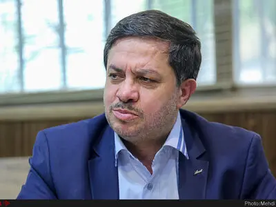 مجلس به‌جای پیگیری مشکلات اقتصادی و معیشتی مردم درگیر بحث‌های سیاسی است/فشارهای زیادی برای گرفتن امتیاز از ربیعی وارد می‌شود