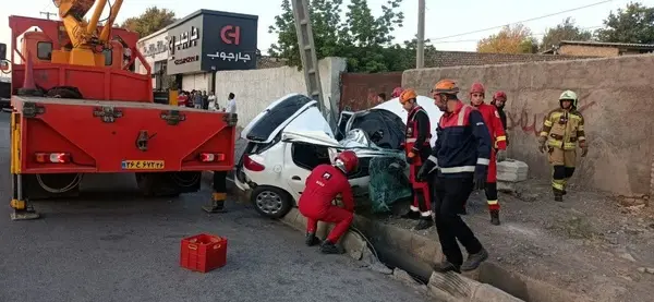 برخورد مرگبار ۲۰۶ با تیر برق فشار قوی در جاده شاندیز