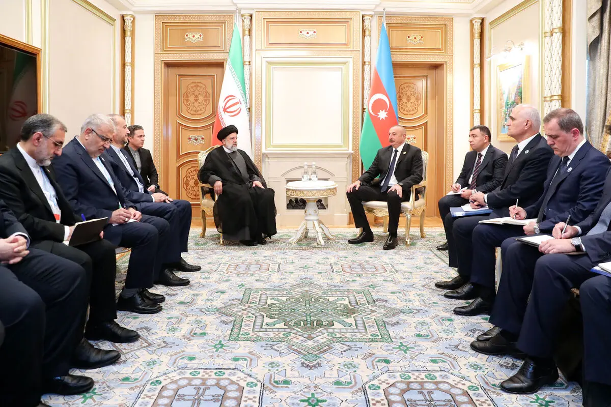 رئیسی: العلاقات بین طهران وعشق اباد اخذة بالتوسع دوما