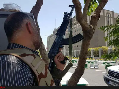 انتحاری یفجر نفسه داخل مجلس الشوری الاسلامی