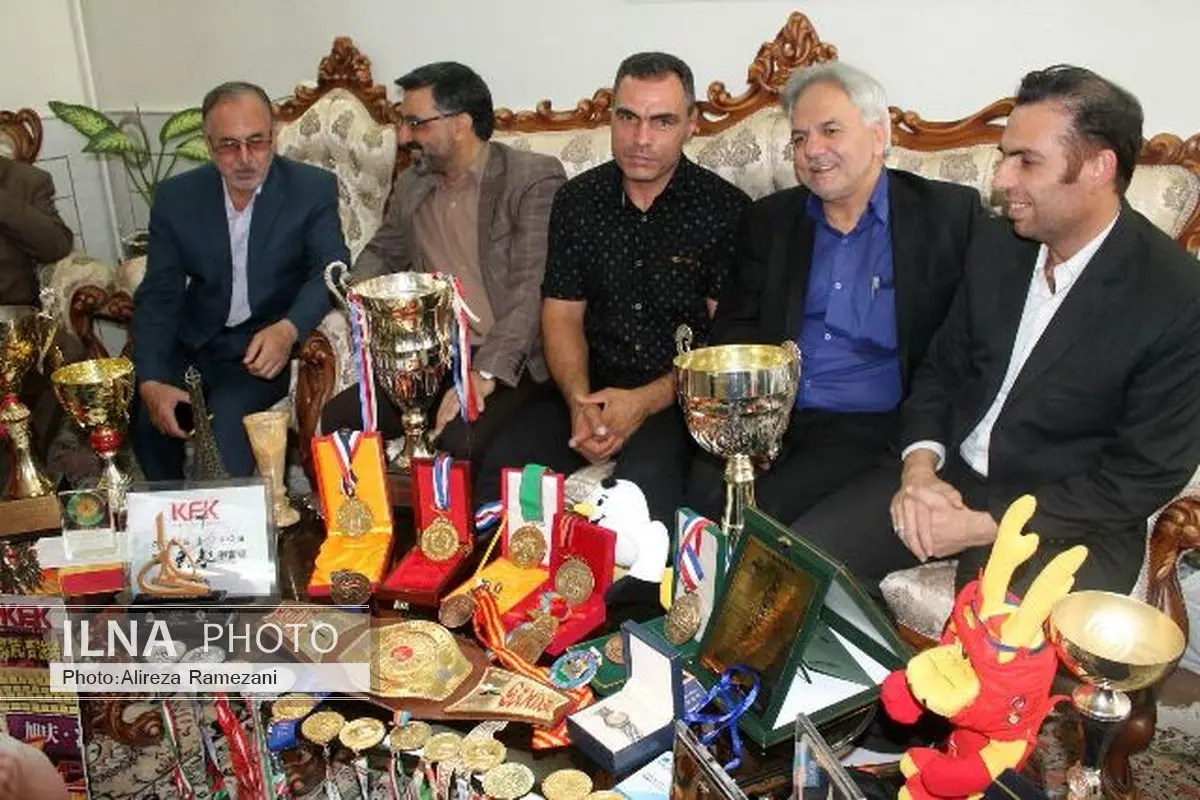 مدال‌های قهرمان جهانی ووشو به موسسه خیریه راوند اهداء شد