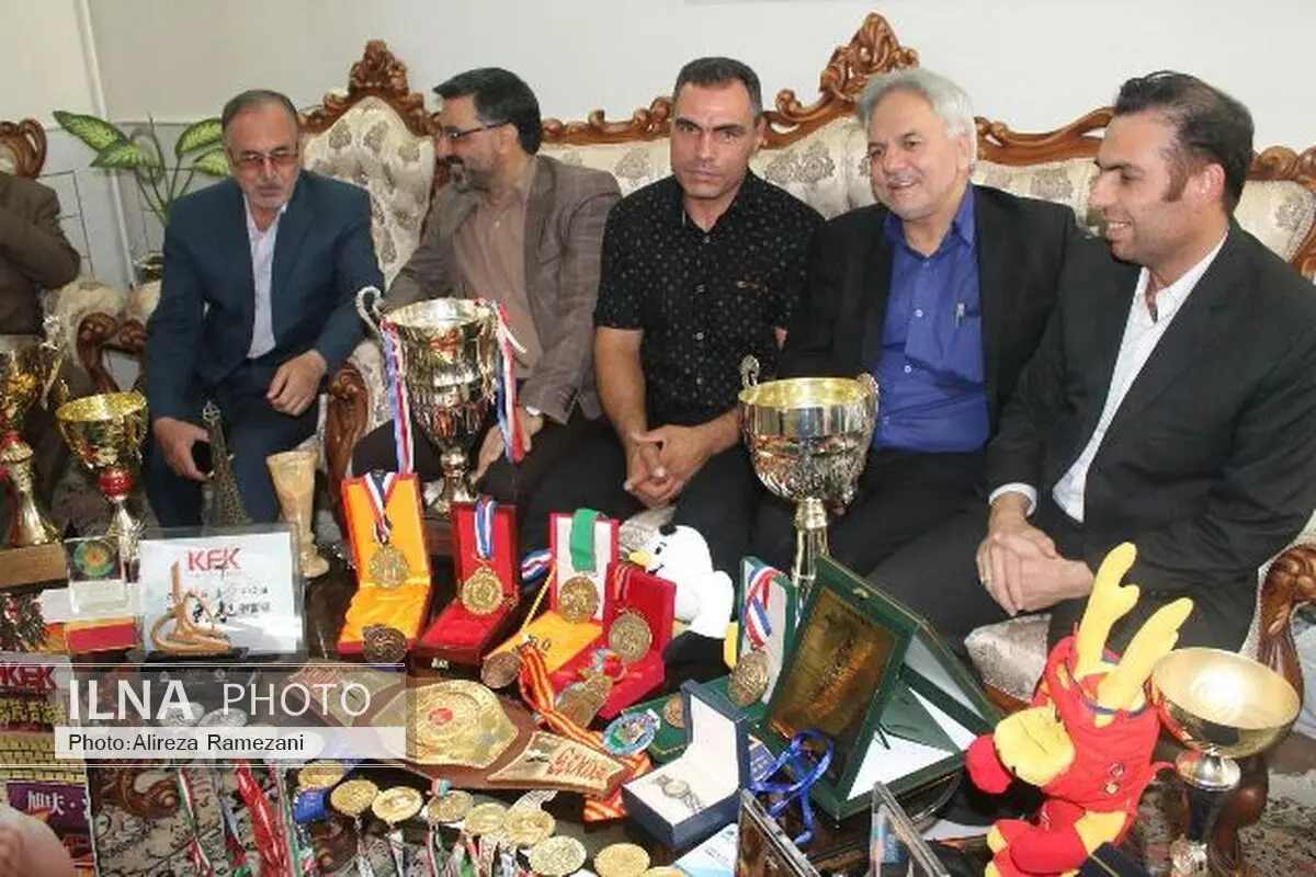 مدال‌های قهرمان جهانی ووشو به موسسه خیریه راوند اهداء شد