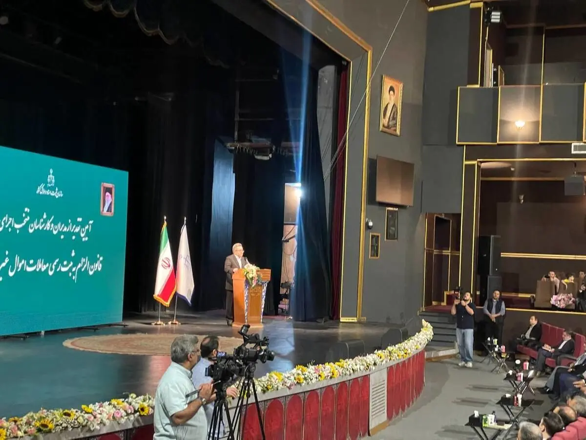 تاکنون ۵ میلیون و ۶۰۲ هزار و ۴۴۳ سند تک برگ سبز رنگ توسط واحدهای ثبتی صادر شده است