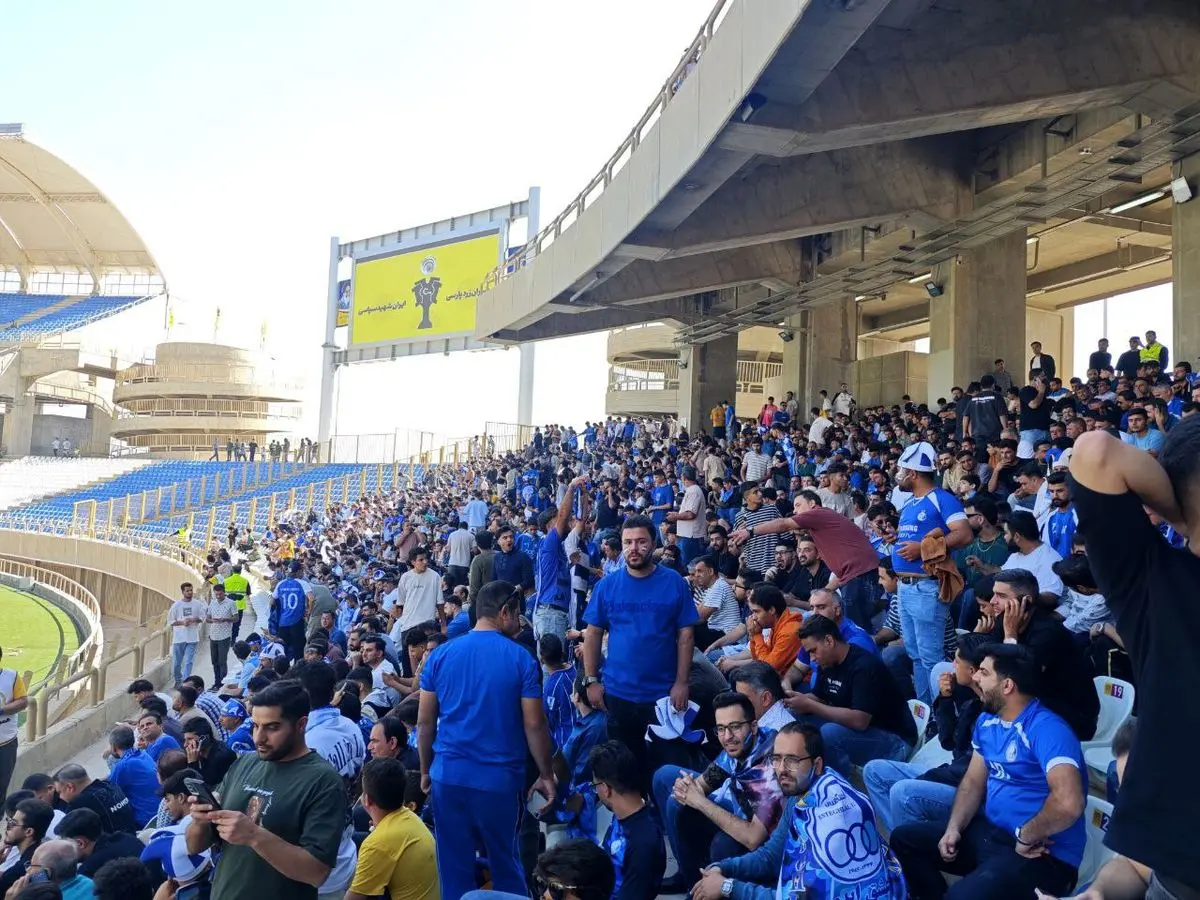 ورزشگاه پارس شیراز آبی رنگ شد!