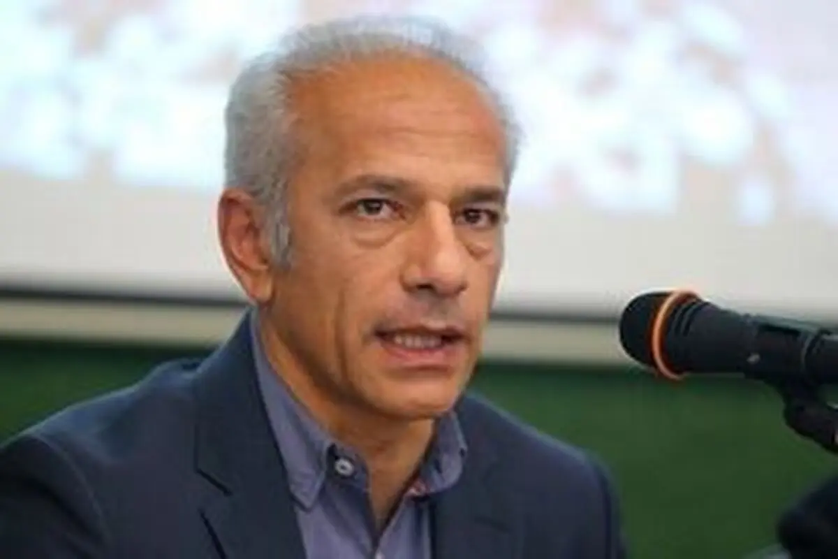 محمد خاکپور: مترو و اتوبوس چه تفاوتی با ورزشگاه دارد که زنان نیایند؟