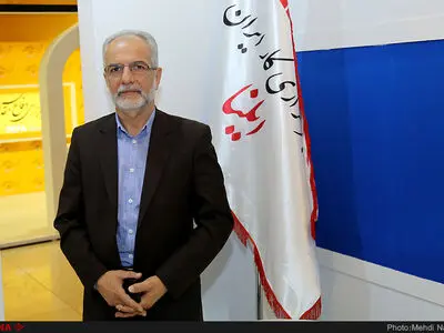 کمبود داریم که جوانان مجبورند در خیابان‌ها حرکت نمایشی بزنند!