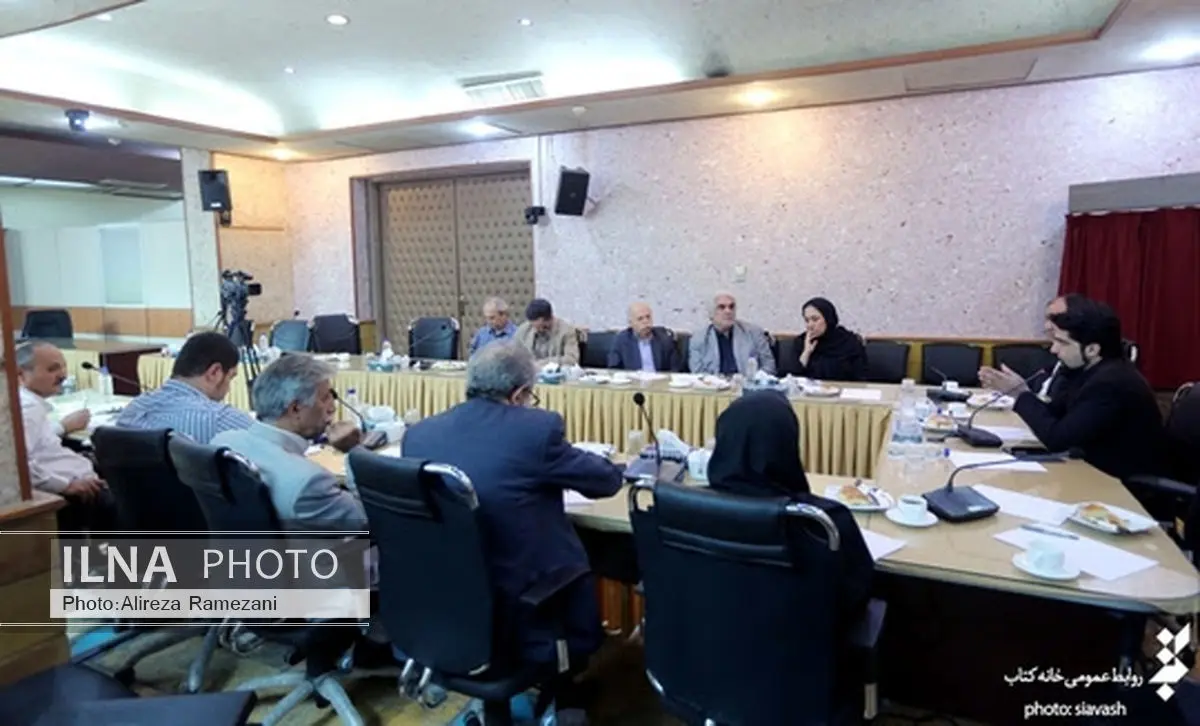 هفته کتاب باید در سطح ملی برگزار شود