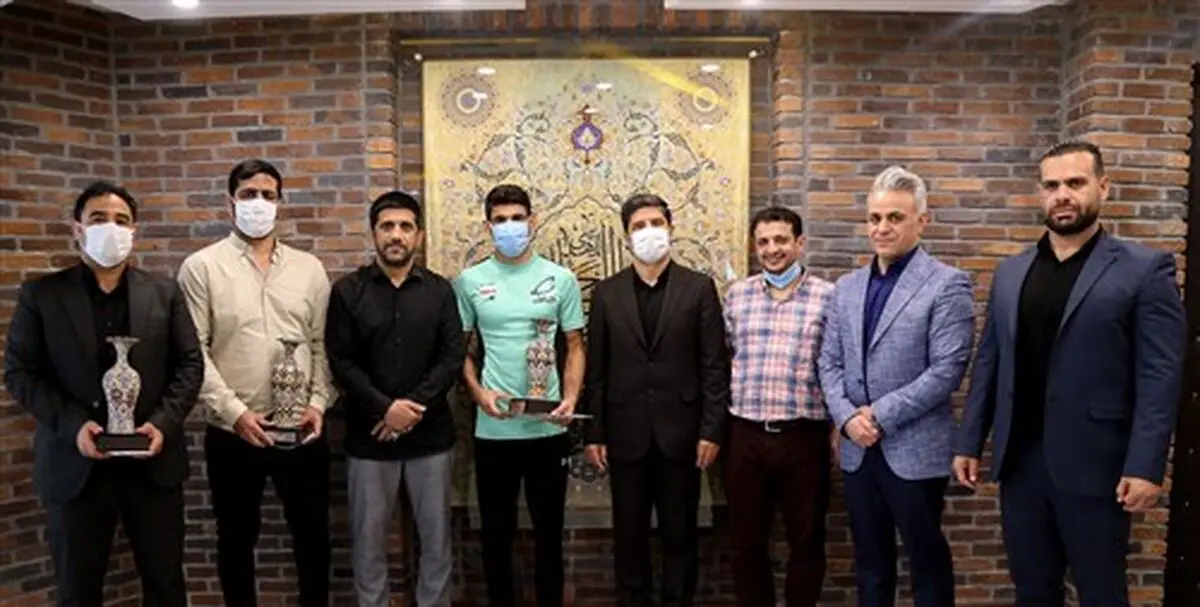 از علیرضا نجاتی کشتی گیر قمی اعزامی به المپیک تجلیل شد