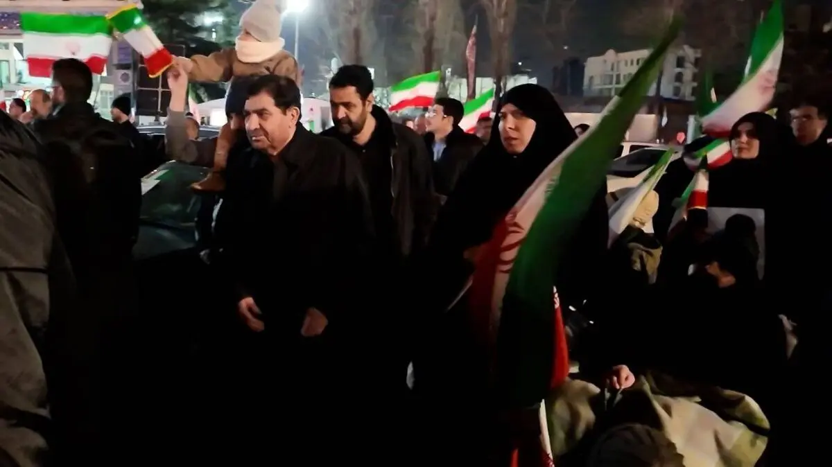 مخبر در اجتماعات مردمی هفتمین شب شهادت رهبر انقلاب حاضر شد