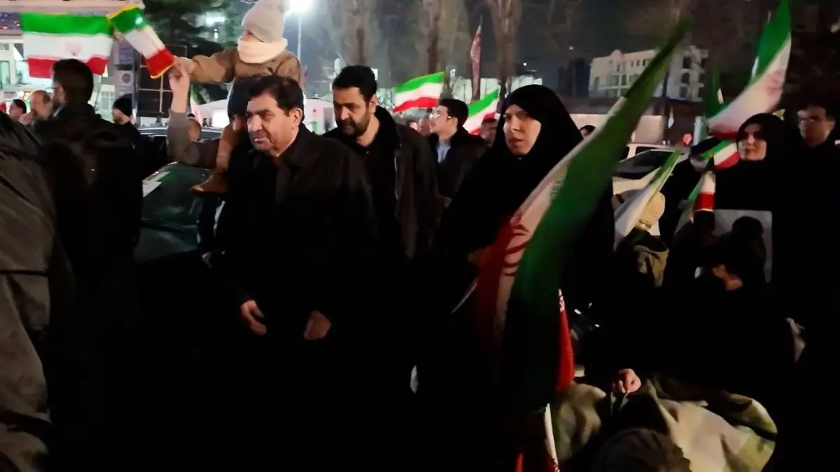 مخبر در اجتماعات مردمی هفتمین شب شهادت رهبر انقلاب حاضر شد