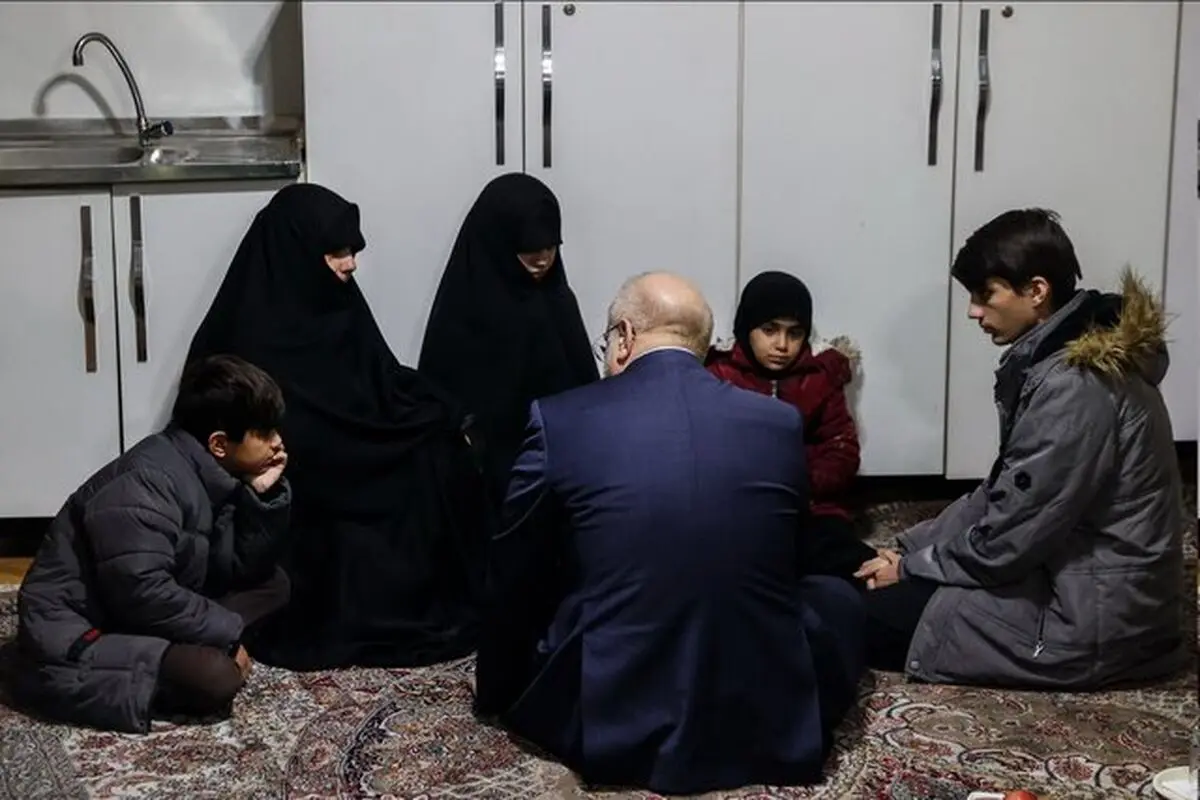 قالیباف با خانواده شهید مدافع حرم دیدار کرد 