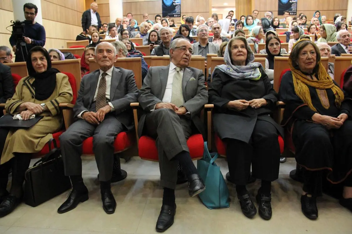 منصوره اتحادیه از معدود مورخین ماست که نه مغرور و مجذوب آنچه که غربی گفتند شد