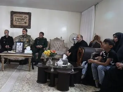 دیدار سرلشکر موسوی با خانواده ۱۰ تن از فرماندهان شهید جنگ تحمیلی ۱۲ روزه