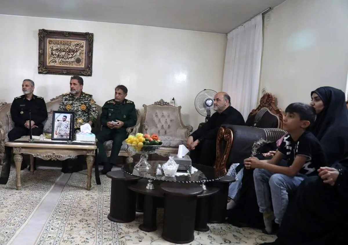 دیدار سرلشکر موسوی با خانواده ۱۰ تن از فرماندهان شهید جنگ تحمیلی ۱۲ روزه
