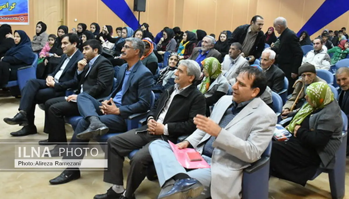 برگزاری جشن‌انقلاب با حضورسالمندان و معلولین تحت‌حمایت بهزیستی