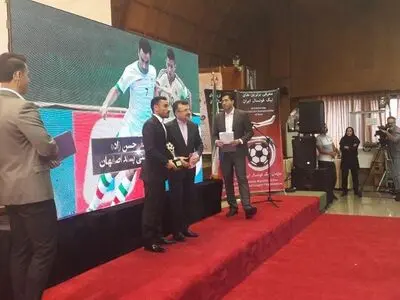 مراسم بهترین های فوتسال برگزار شد/ انتخاب حسن زاده به عنوان بهترین بازیکن فصل؛ غیبت شمس و شمسایی!