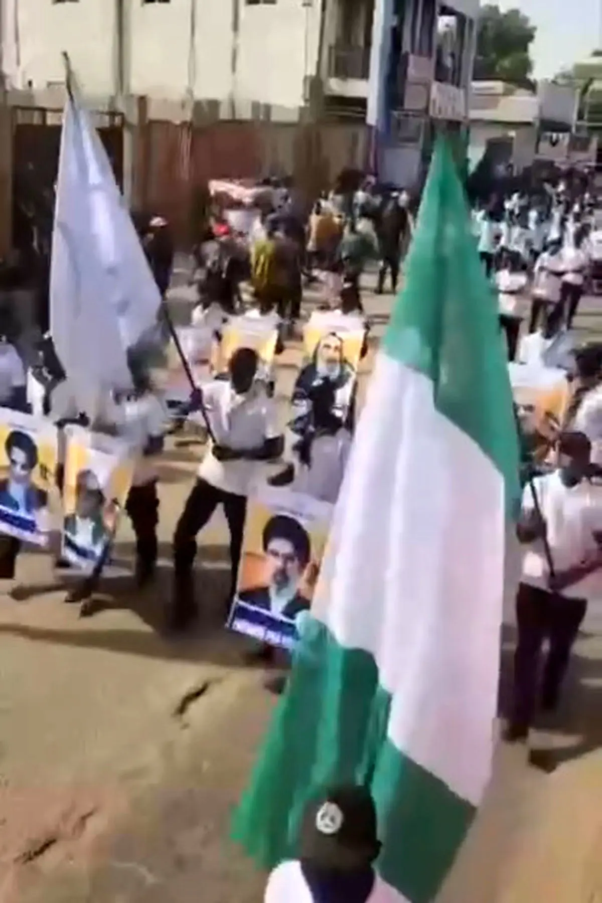 بیعت مردم نیجریه با آیت‌الله سیدمجتبی خامنه‌ای، رهبر انقلاب + فیلم