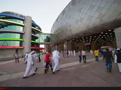 خطر مرگ در کمینِ کارگران مهاجرِ قطر/صدها کارگر ساختمانی در تابستانِ داغ تلف شدند