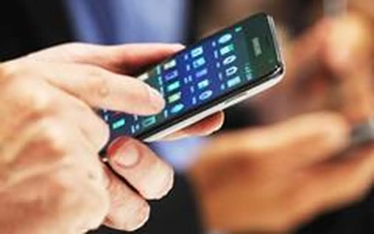 تعداد مشترکین تلفن همراه نسبت به پانزده سال پیش چهل برابر شده است