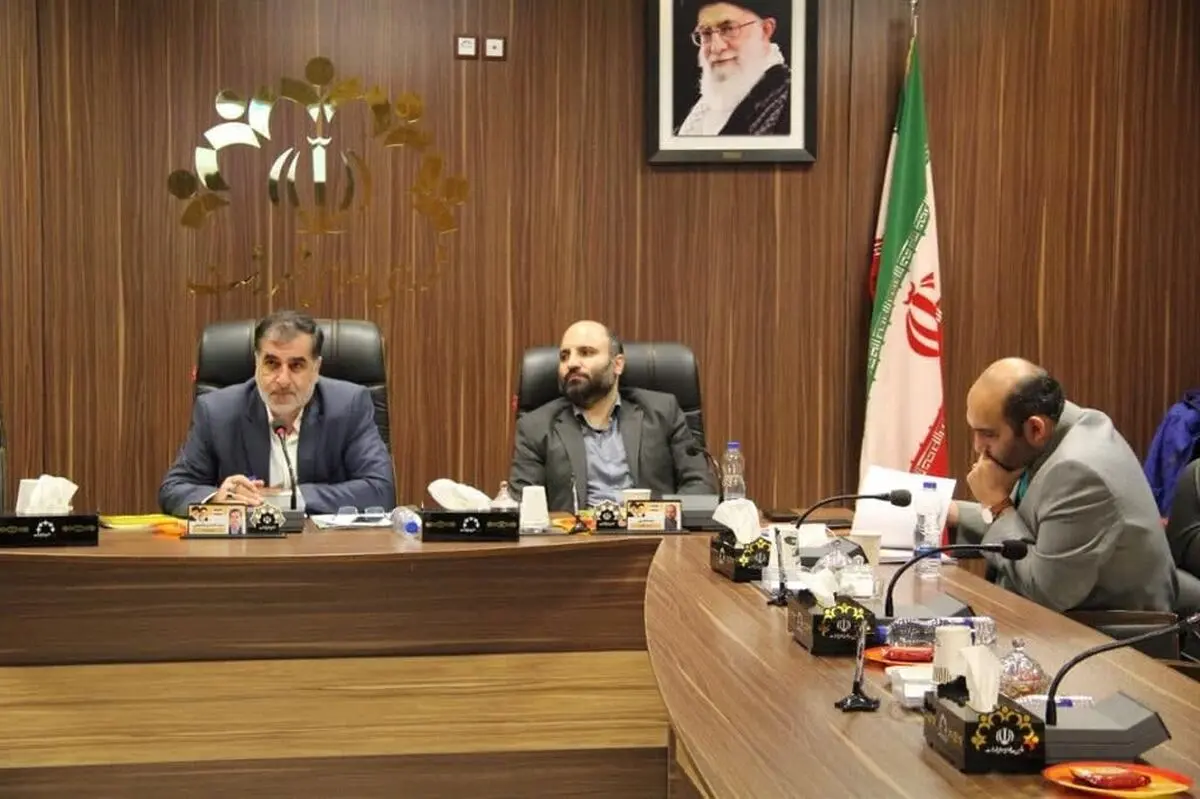 اگر کارمندی یک ماه بر سرکار حاضر نمی‌شود، کمترین حق او اخراج است