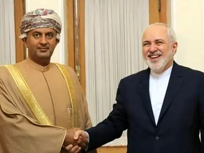ظریف ووزیر التجارة العمانی یبحثان توطید العلاقات 