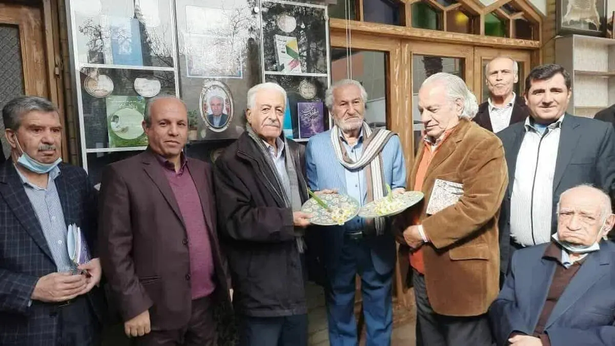 تجلیل از چند دهه خدمات حسین سلطانی مقدم با حضور بازنشستگان فرهنگی