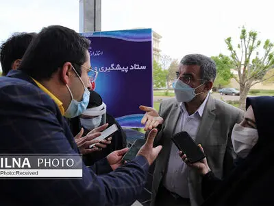  اخبار منتشر شده درباره واکسن ۳۰۰ هزار تومانی کذب محض است/ واکسن به ترتیب اولویت سند ملی واکسیناسیون به افراد تزریق می‌شود 
