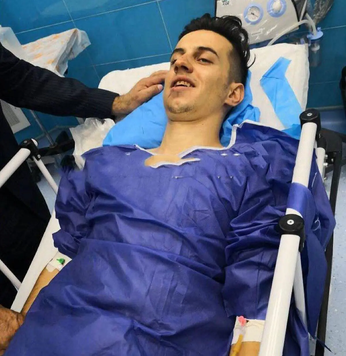 فک مهاجم جوان ذوب آهن جراحی شد