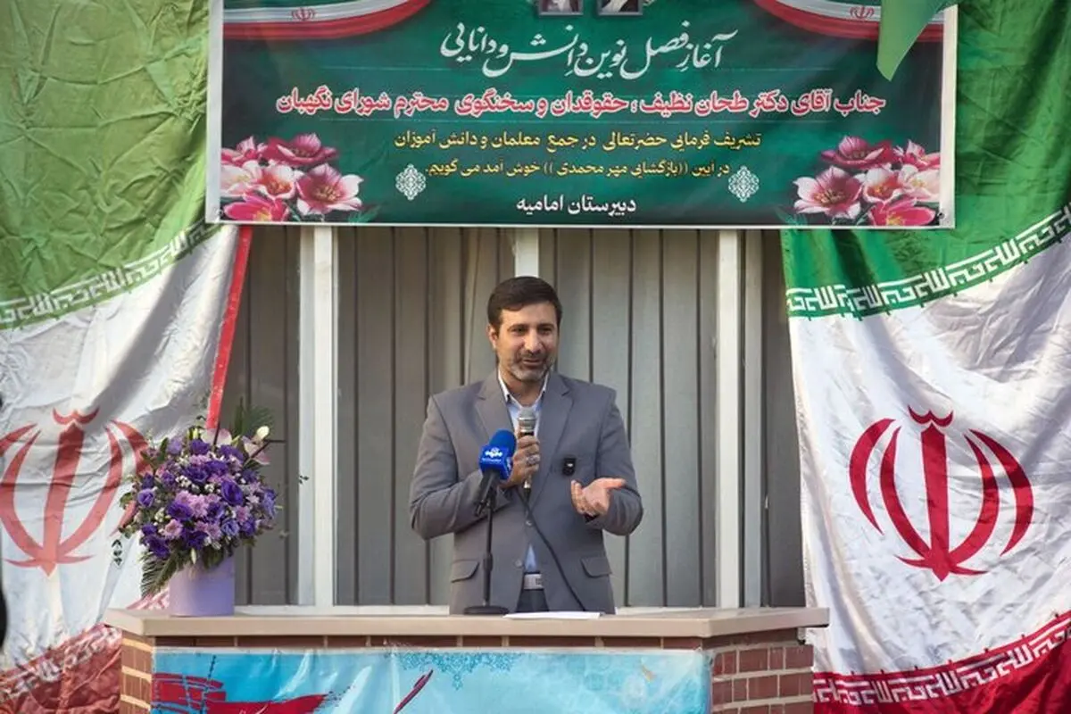 یکی از وجوه قابل افتخار قانون اساسی، اداره کشور بر مدار شرع و قانون اساسی است