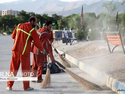 دستمزد پاکبان ها و کارگران فضای سبز به موقع پرداخت شود