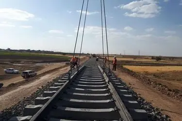 حمله هوایی دشمن به پل راه آهن امین آباد زنجان آسیب زد